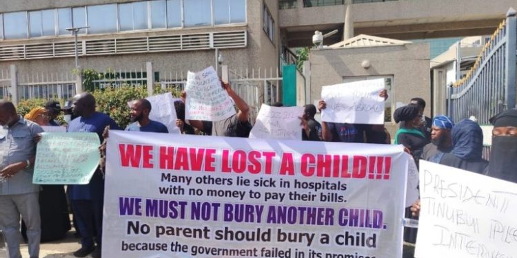 BEA: Parents of Scholars Barricade Finance Ministry Over Non-payment of allowance